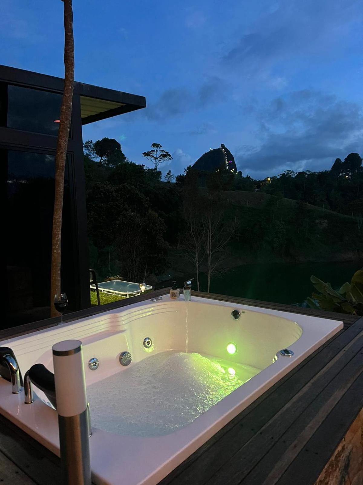 Cabana Privada Sin Prisa "Not Rush" Preciosa! Con Jacuzzi, Vista Y Acceso Directo Al Embalse, Vista A La Piedra , Deporte Acuatico Paddle Board And Breakfast Incluidos ! Imperdible Guatape Exterior photo