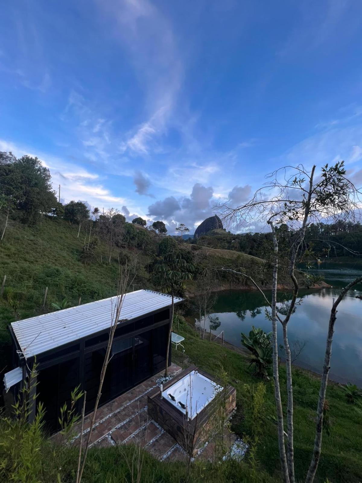 Cabana Privada Sin Prisa "Not Rush" Preciosa! Con Jacuzzi, Vista Y Acceso Directo Al Embalse, Vista A La Piedra , Deporte Acuatico Paddle Board And Breakfast Incluidos ! Imperdible Guatape Exterior photo